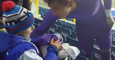 Adeptos do Benfica acusados de assaltar criança adepta do FC Porto em cadeira de rodas