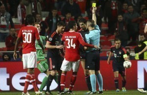 Italianos voltam a dizer que o árbitro prejudicou o Benfica