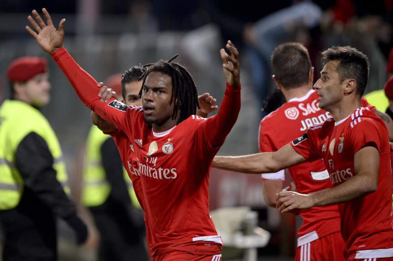 Renato Sanches exige pedido de desculpas de Bruno de Carvalho