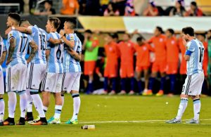 Messi renuncia à seleção argentina e Aguero faz revelação surpreendente