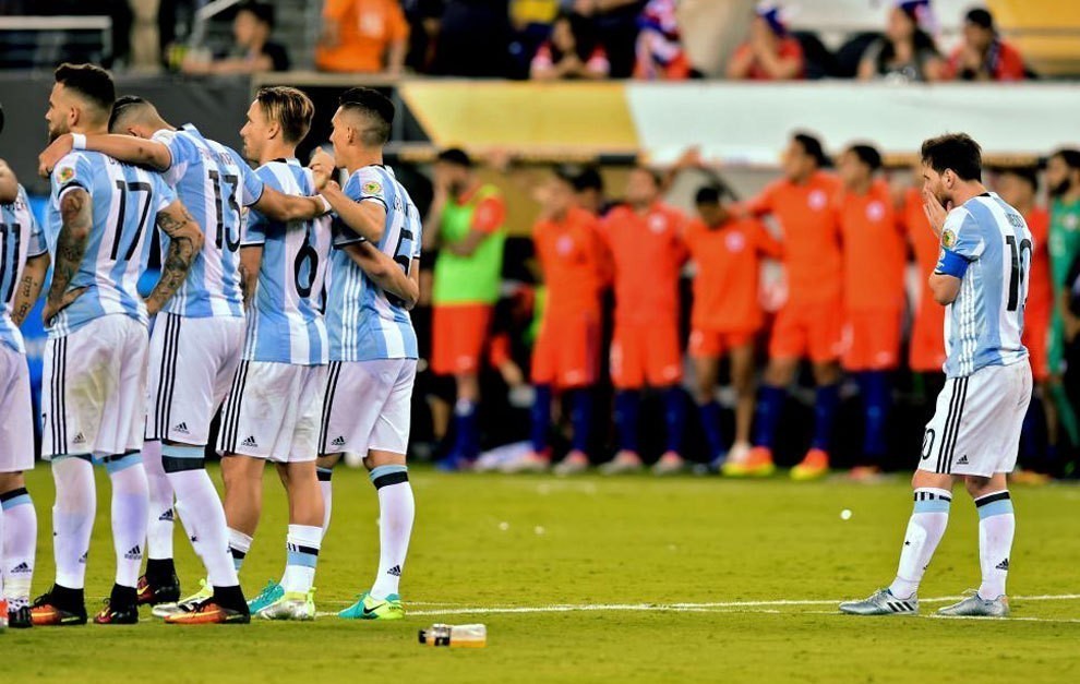 Messi renuncia à seleção argentina e Aguero faz revelação surpreendente