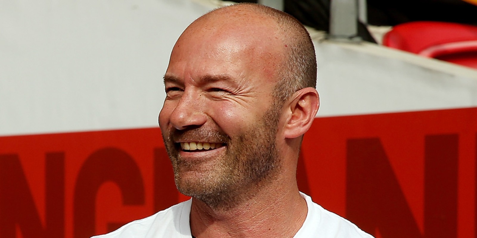 Alan Shearer explica como se provoca jogador da seleção nacional