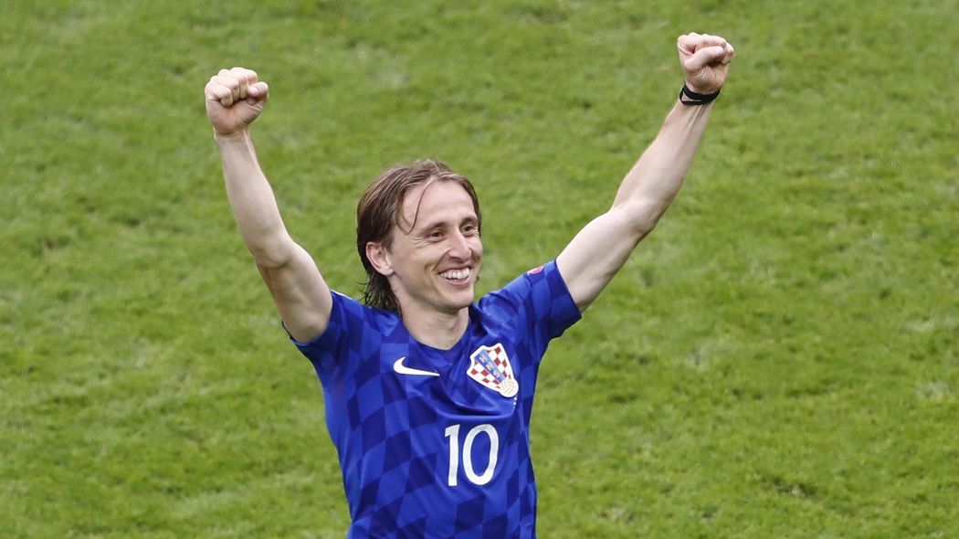 Mesmo no banco de suplentes .. Modric tramou a espanha!