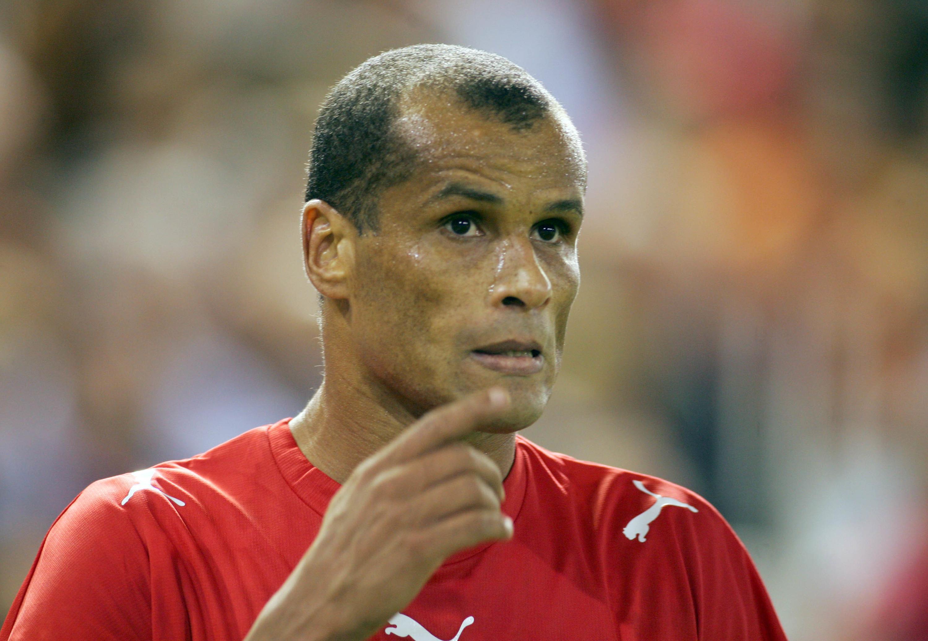 Rivaldo pede ajuda para jogador do Benfica