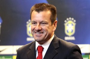 Dunga explica saída de Jonas ao intervalo