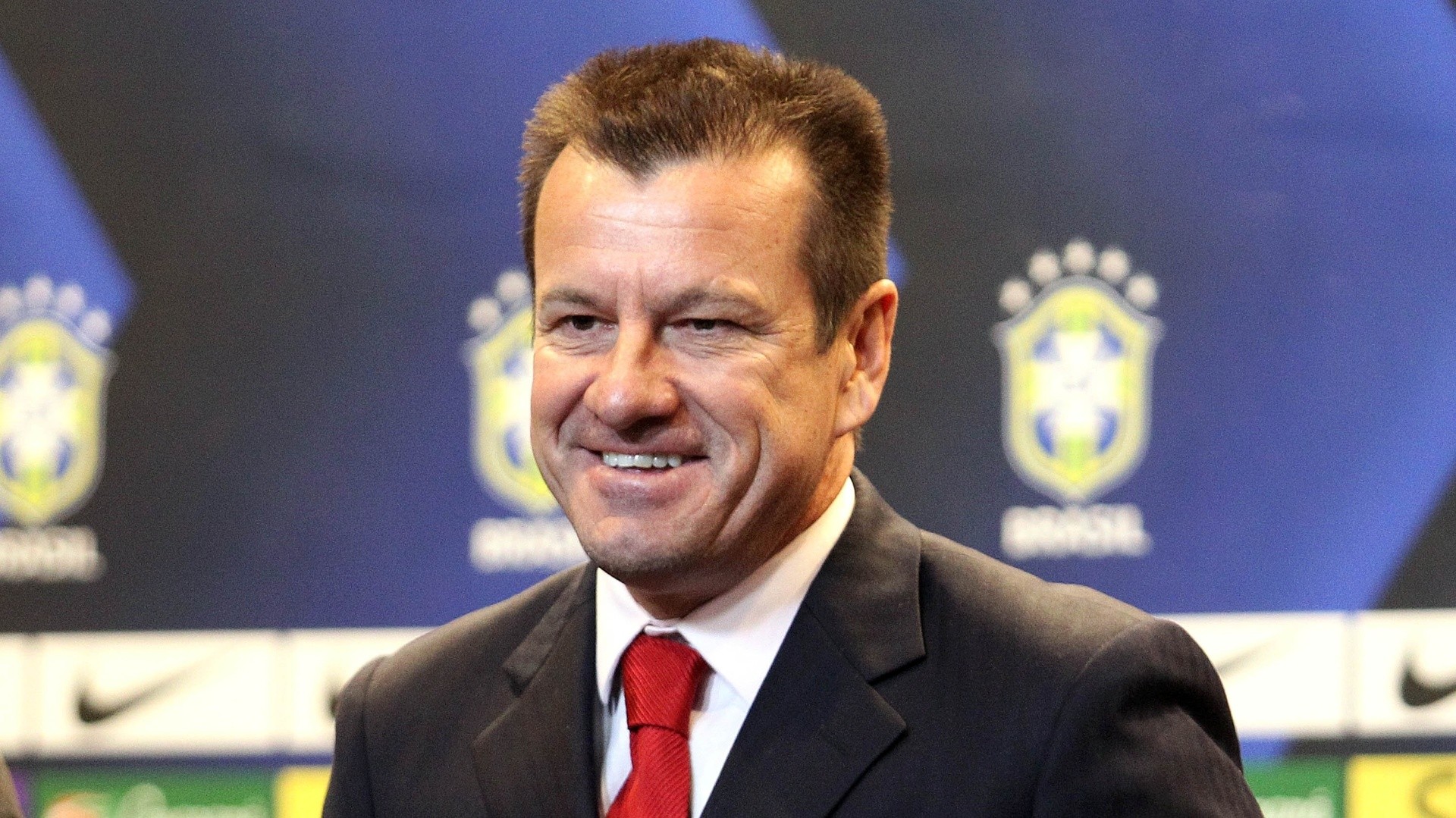 Dunga explica saída de Jonas ao intervalo