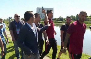 Cristiano Ronaldo atira microfone da CMTV para a água!