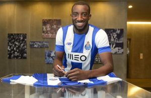 Adeptos do FC Porto dão conforto a Marega
