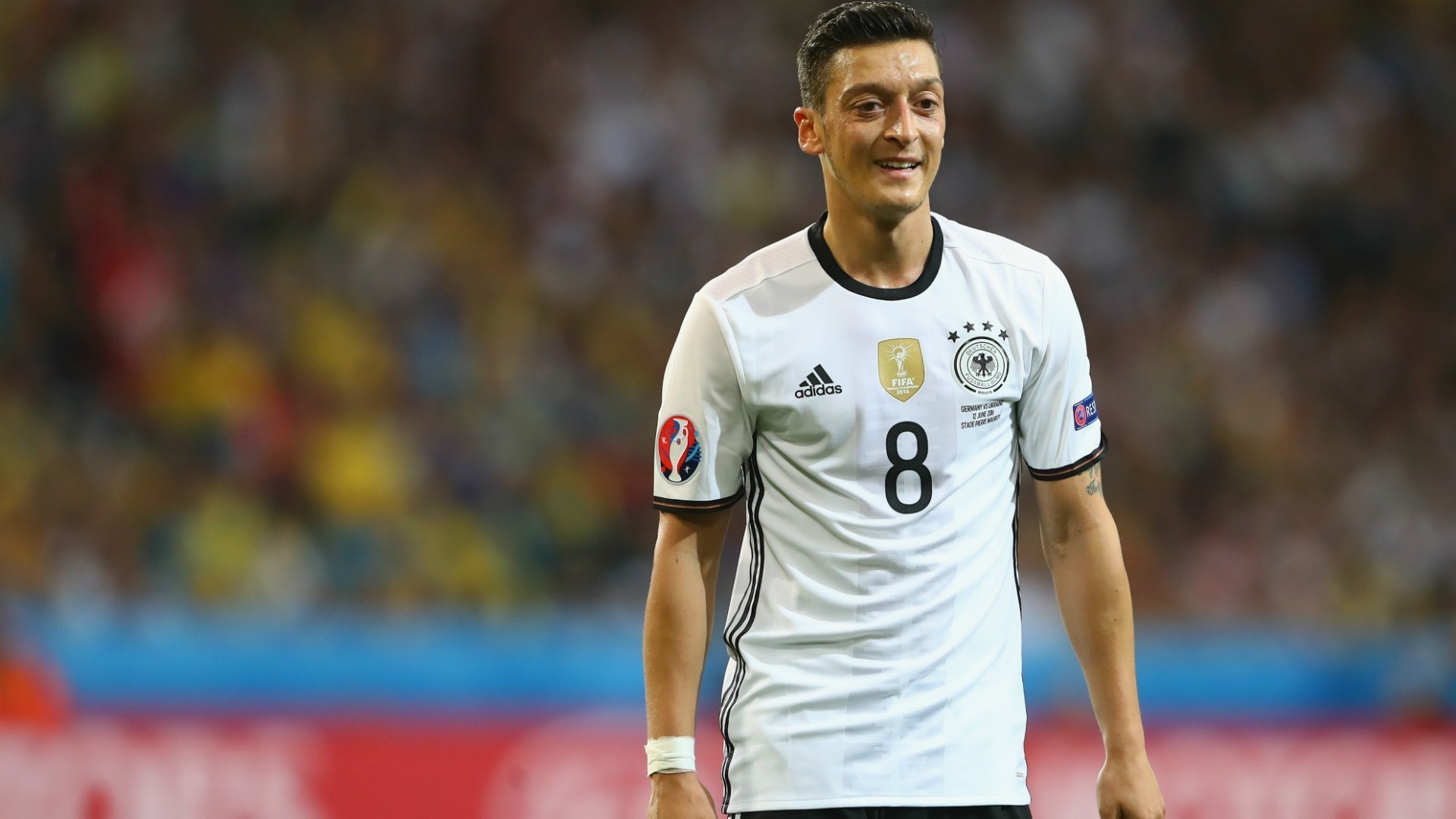 Messi ou Ronaldo? Özil respondeu desta forma brilhante!