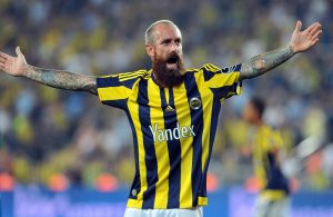 Raul Meireles de regresso a Premier League