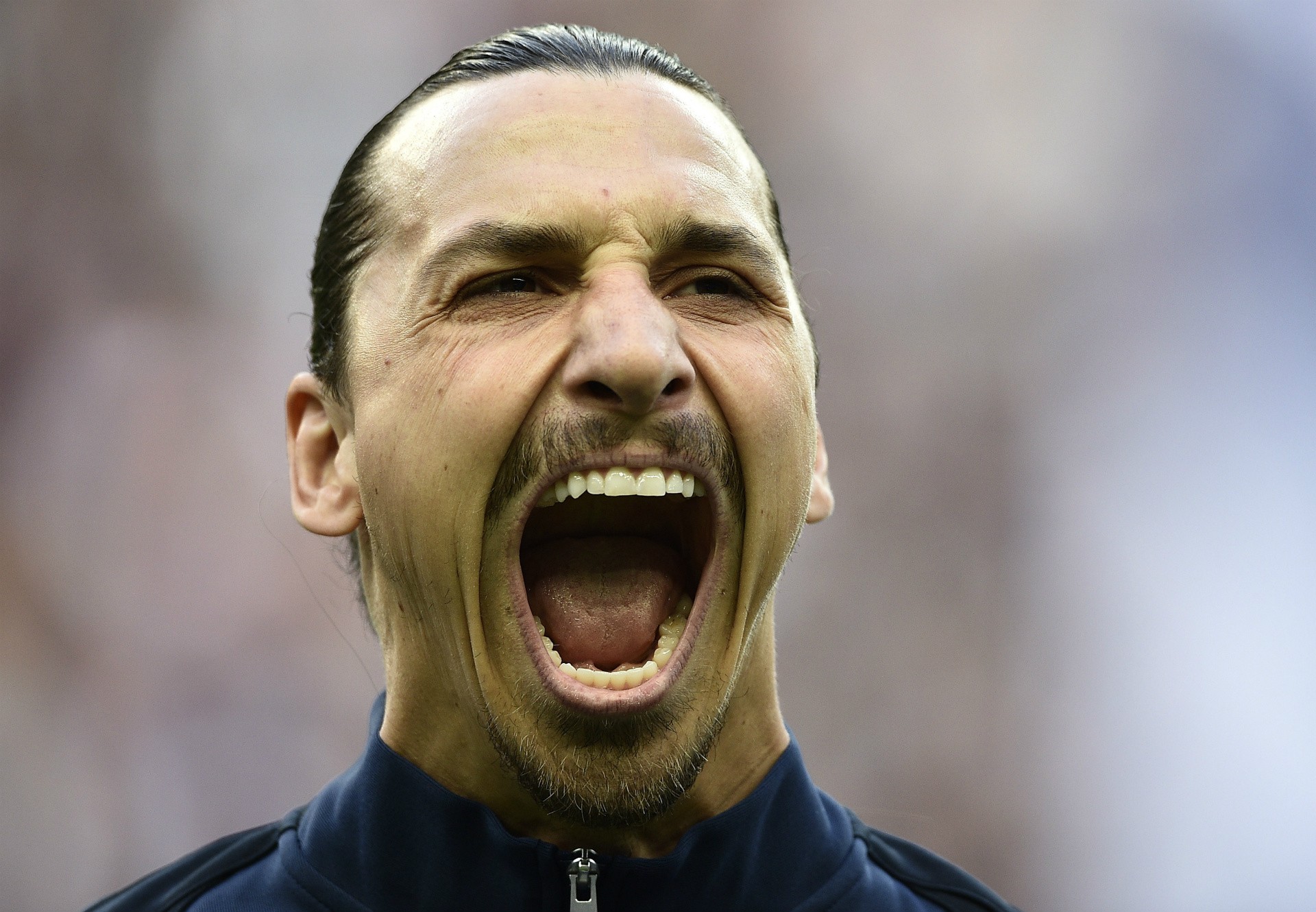 Ibrahimovic marca golaço na sua estreia pelo Manchester United