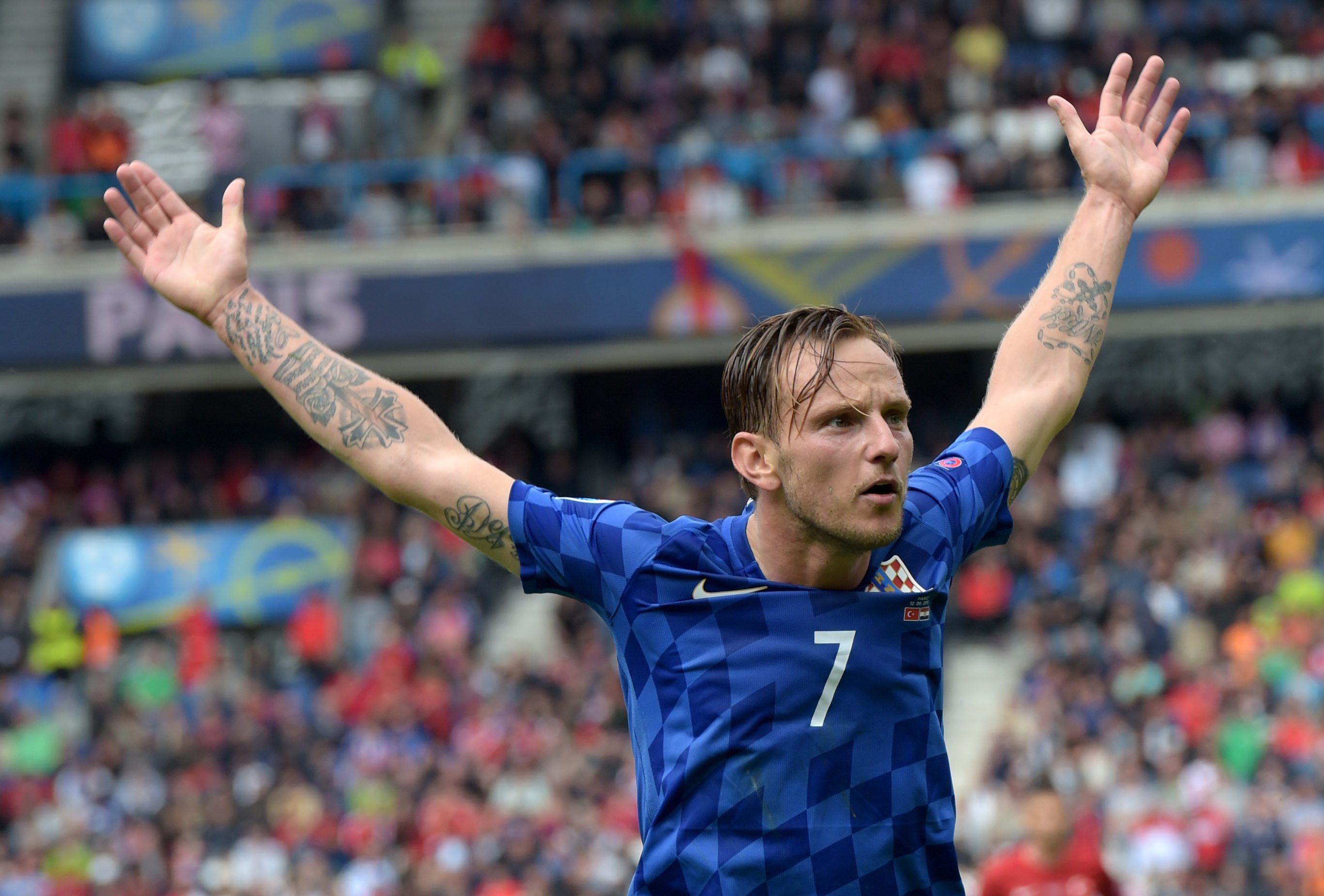 Rakitic está de saída após a chegada de André Gomes