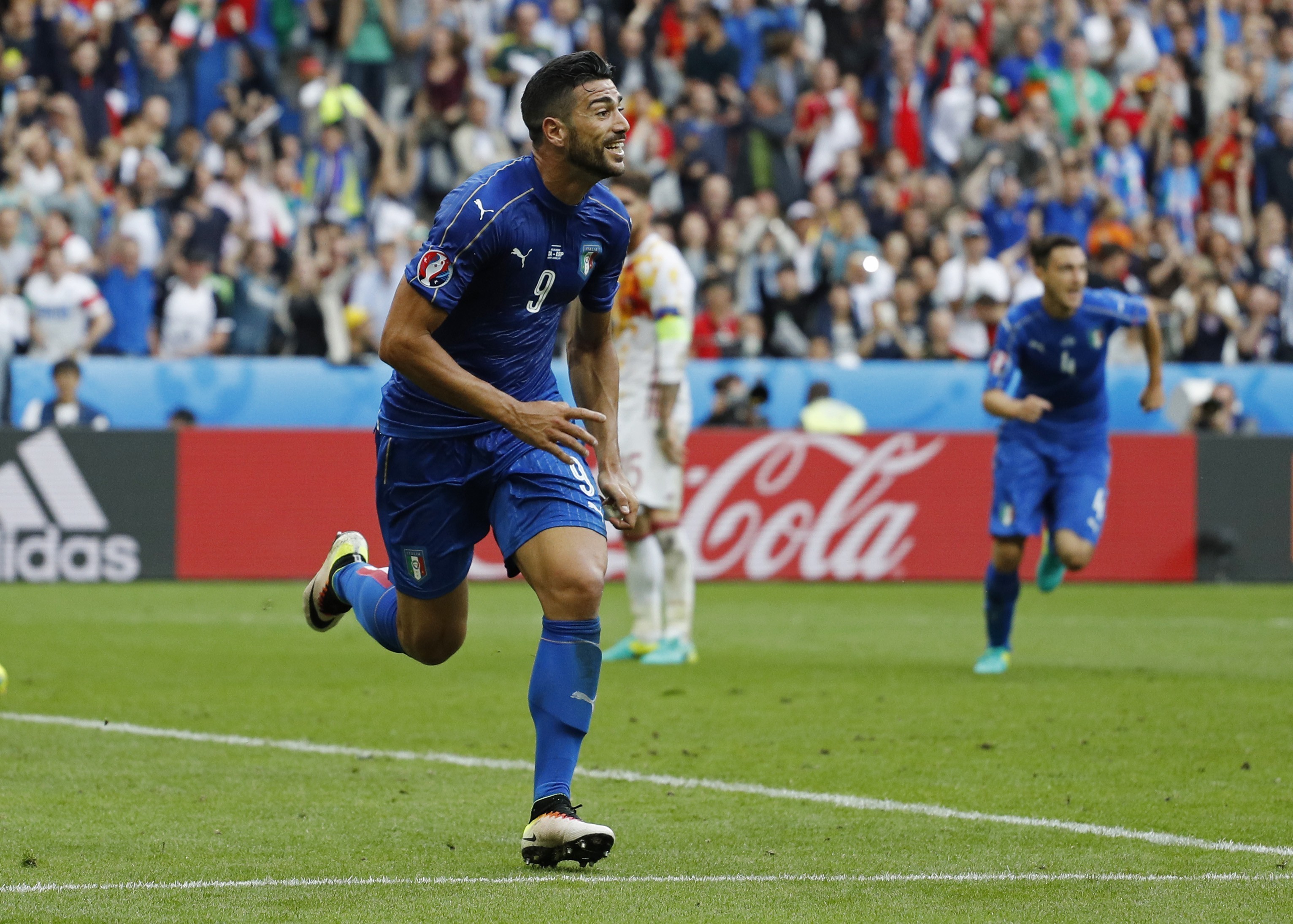Graziano Pellè expulso da seleção italiana por não cumprimentar o selecionador