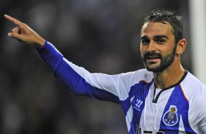 Treinador do Villareal conta com Adrián Lopez