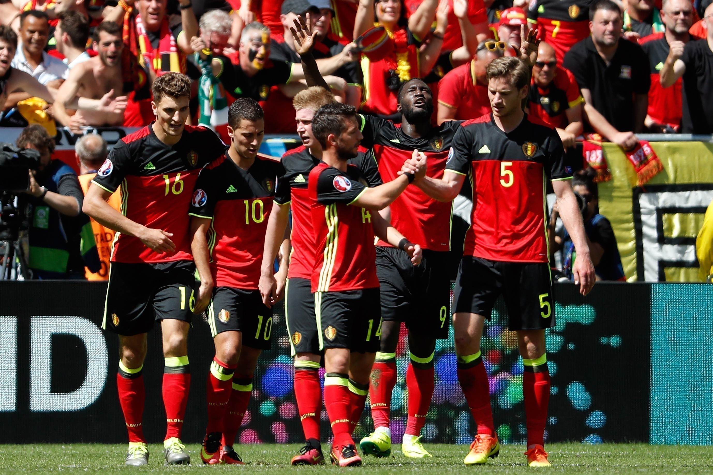 OFICIAL: Internacional belga assina pelo PSG