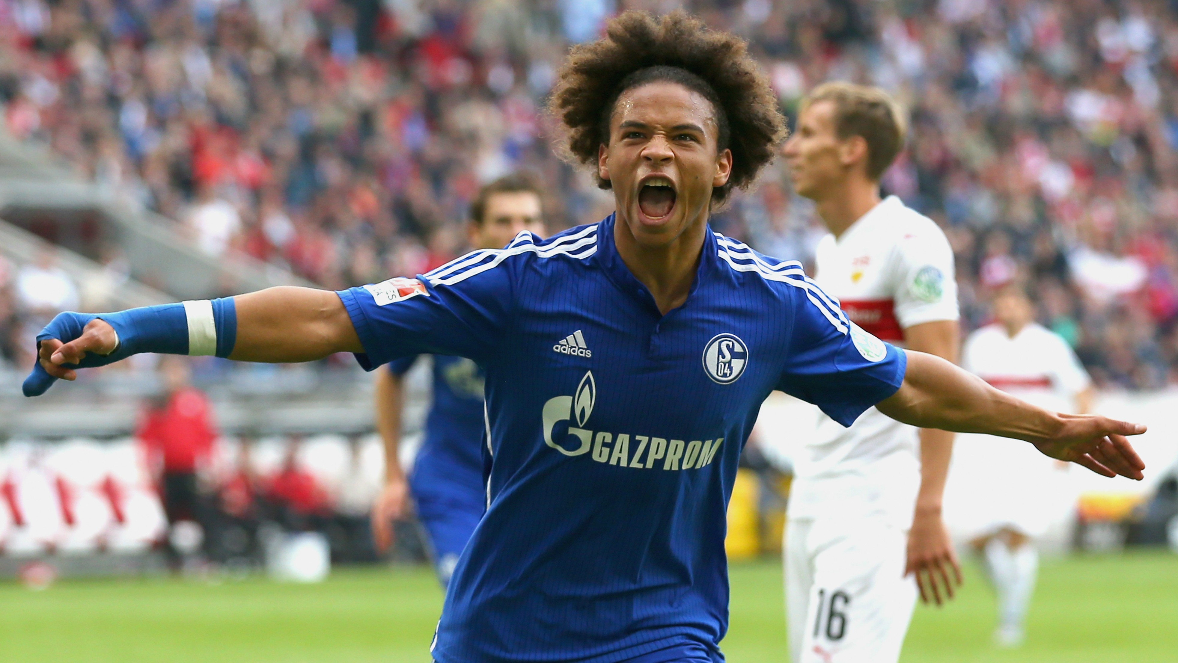 Leroy Sané já está em Manchester para assinar pelo City