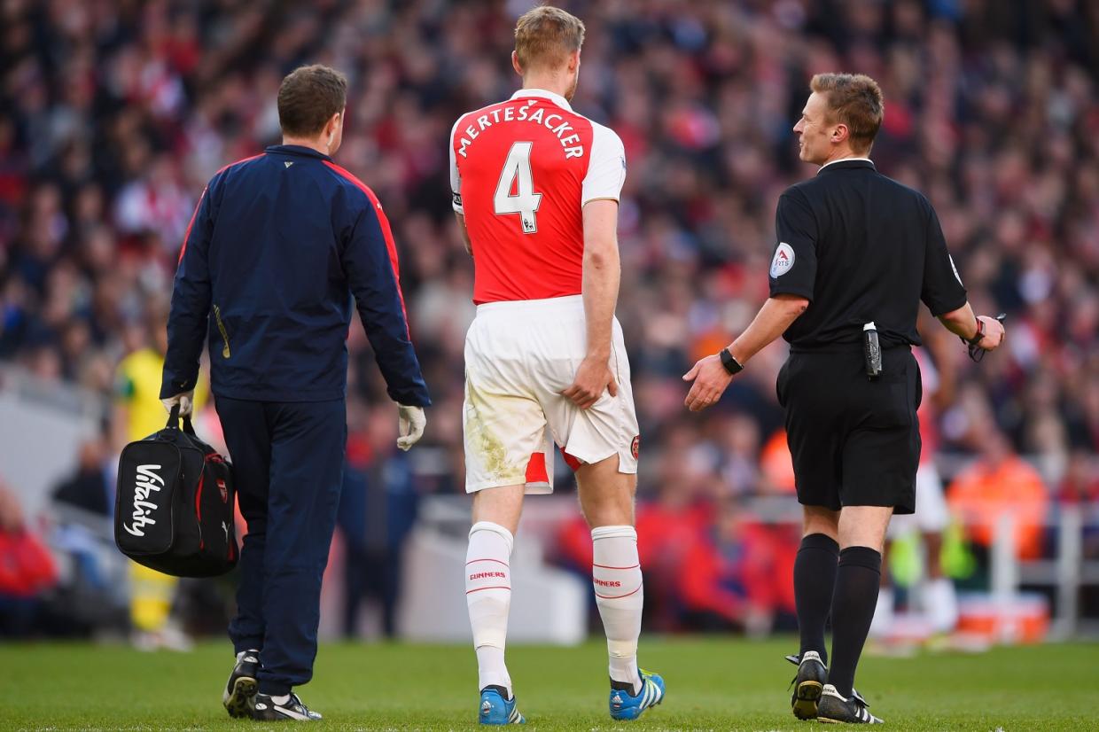 OFICIAL: Wenger revela que Per Mertesacker vai parar quatro meses