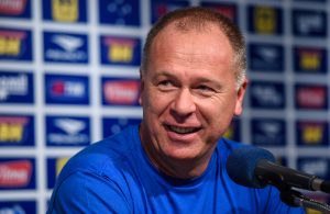 OFICIAL: Mano Menezes é o substituto de Paulo Bento