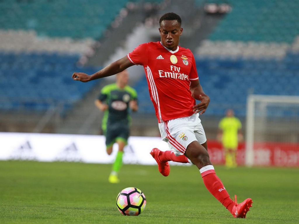 Wolverhampton oferece 25 milhões de euros por Carrillo