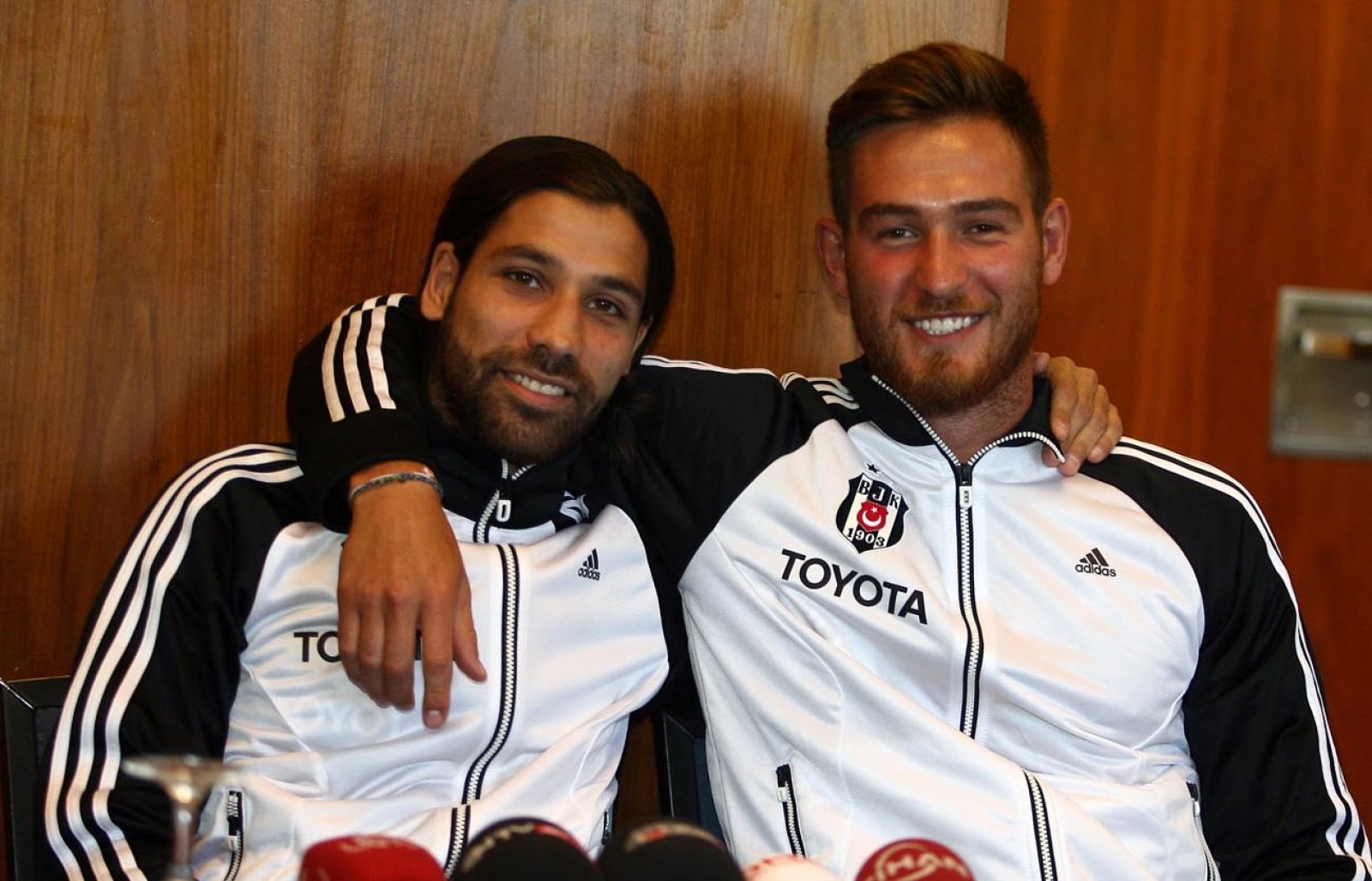 Jogadores do Besiktas gozam quando sabem que o Benfica é o adversário