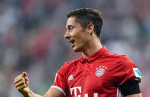 Lewandowski avassalador na estreia do Bayern na Bundesliga