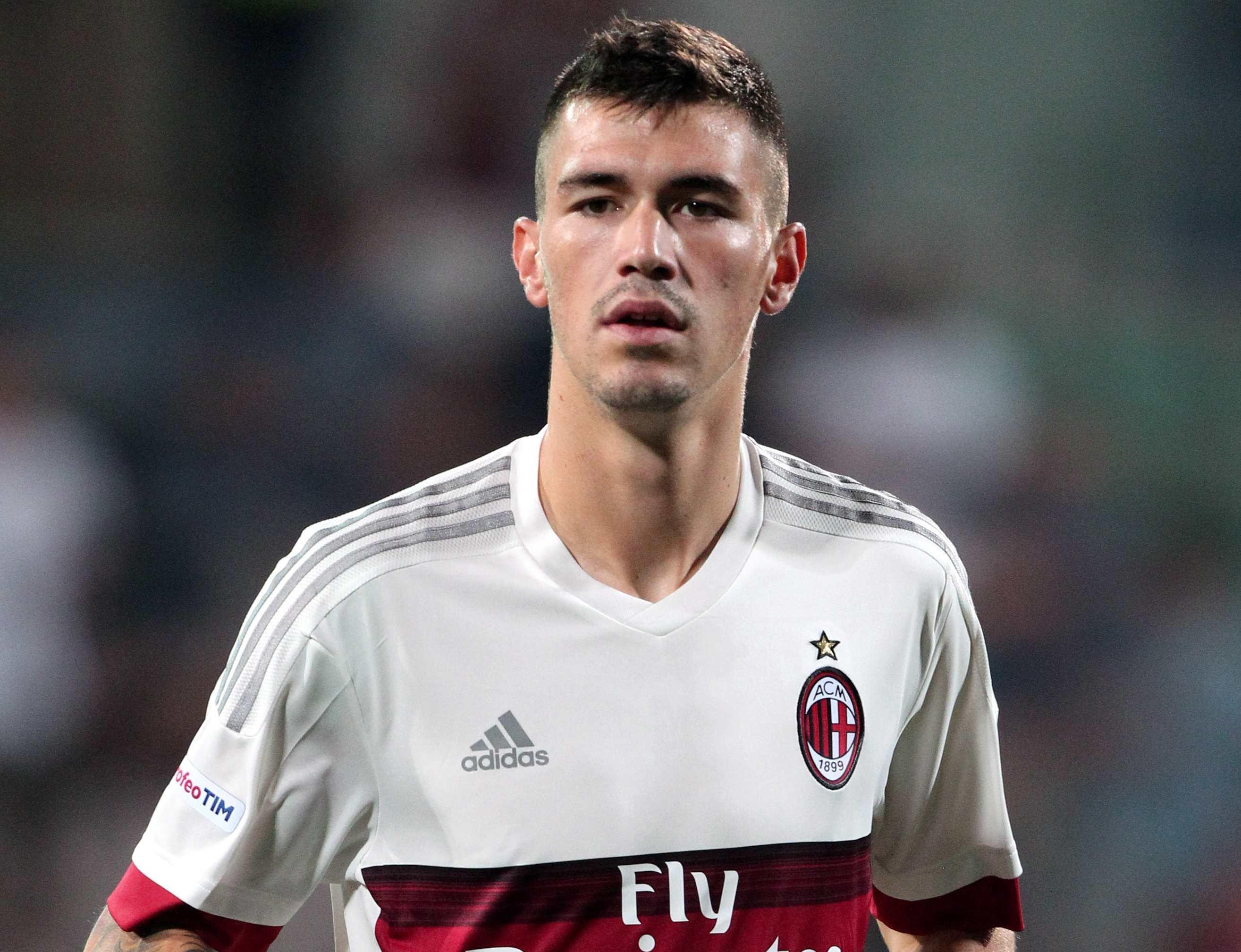 AC Milan recusa proposta milionária do Chelsea por Alessio Romagnoli