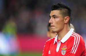 Óscar Cardozo é reforço do Olympiakos