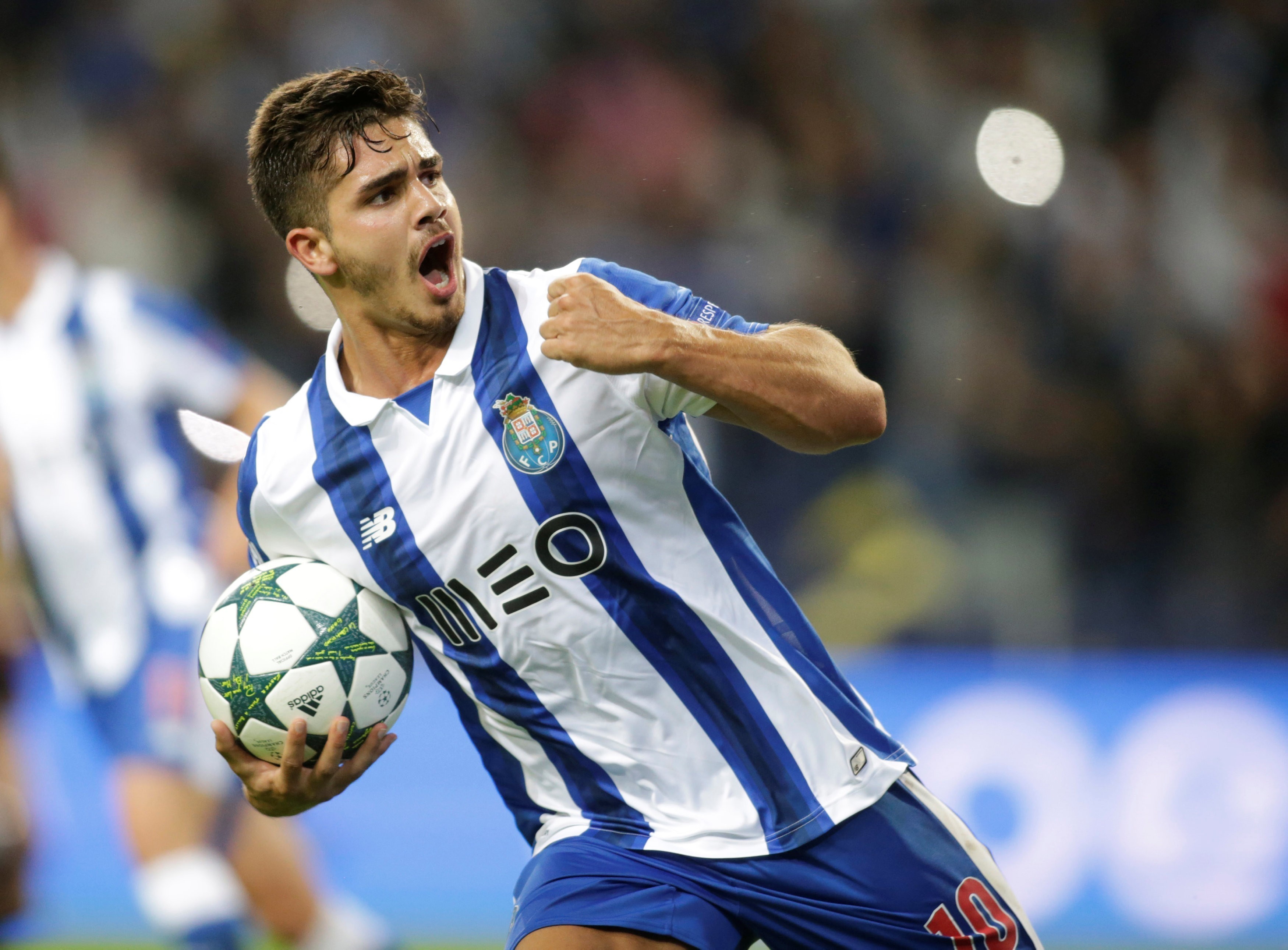 Milan tenta a contratação de André Silva