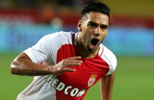 Falcao sofre lesão muscular e é baixa certa para o play-off da Champions