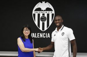 OFICIAL: Mangala emprestado ao Valência