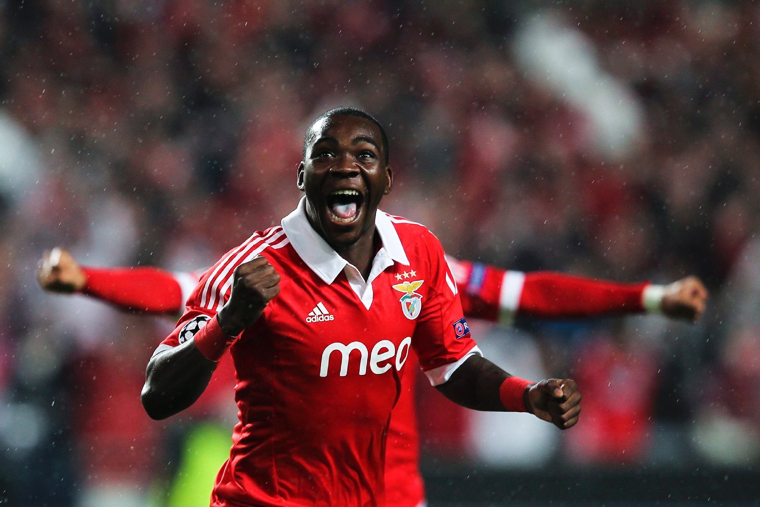 OFICIAL: Ola John é reforço do Wolverhampton