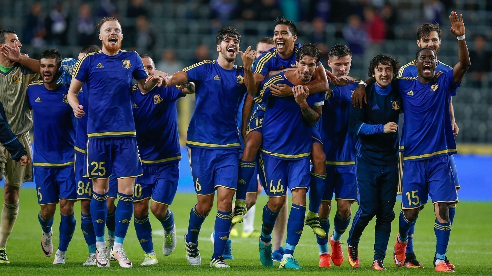 Ajax esmagado na Rússia