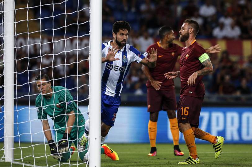 Indisciplina romana facilita voo do dragão para a fase de grupos da Champions