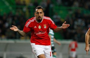 Benfica responde à UEFA por causa do … Dia Mundial da Barba!