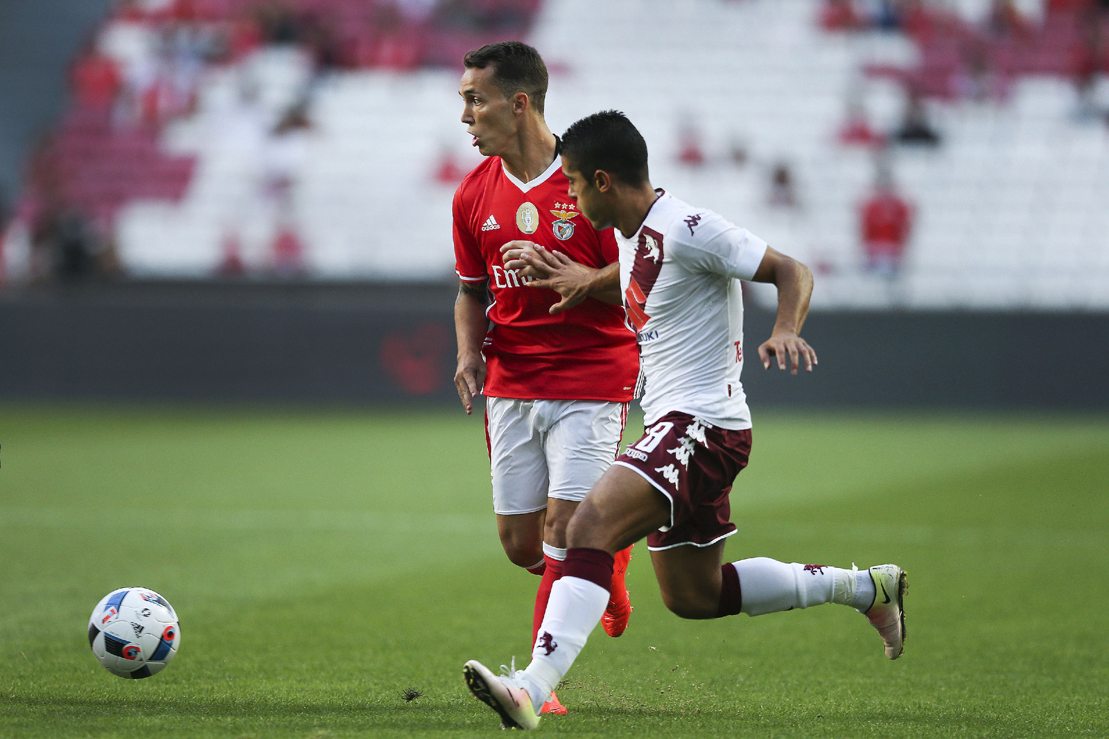 Guardiola interessado em Grimaldo