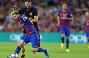 Barcelona e Atlético anulam-se num jogo em que Messi saiu lesionado