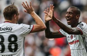 Talisca gela o Estádio da Luz no último minuto