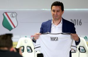 OFICIAL: Legia Varsóvia demite treinador