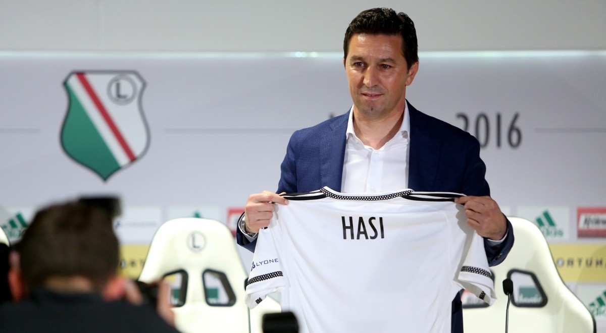 OFICIAL: Legia Varsóvia demite treinador
