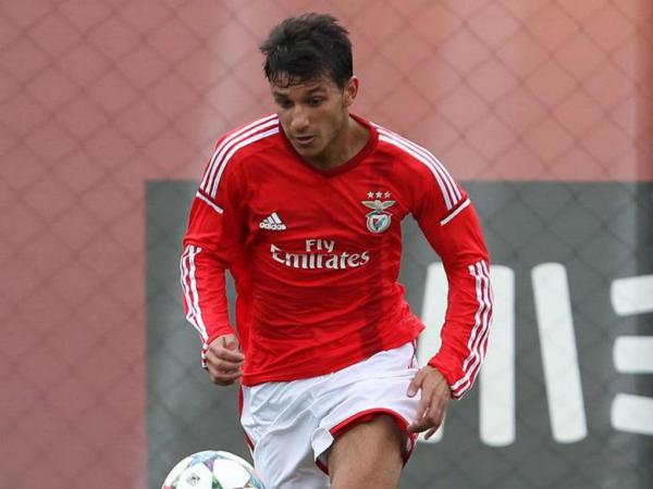João Carvalho é a grande novidade nos convocados do Benfica
