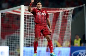 VÍDEO:  Hulk estreia-se a marcar na China com um golaço