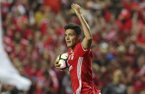 Raúl Jiménez está recuperado e é opção frente ao Dínamo de Kiev