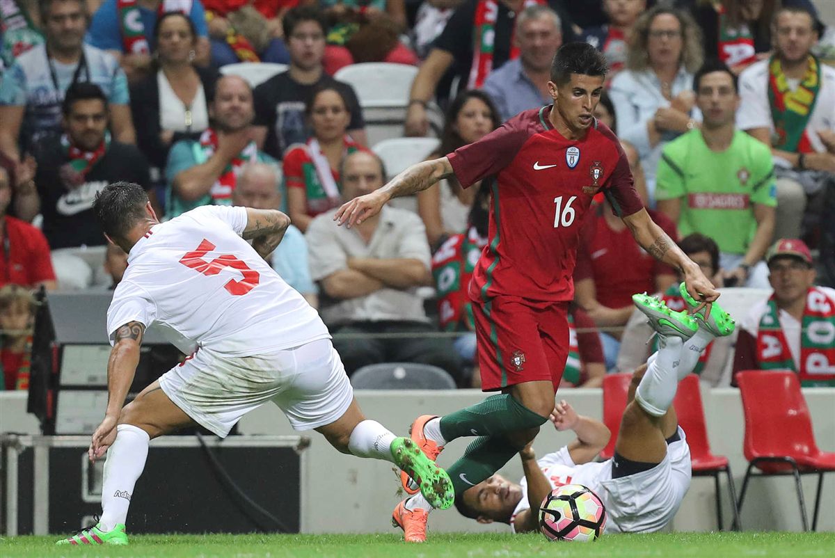 João Cancelo pode estar a caminho do Barcelona