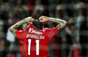 Tricampeão vence em Chaves e iguala recorde histórico