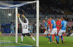Benfica acorda tarde e perde em Nápoles