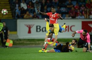 Benfica é líder à condição depois de vitória em Arouca