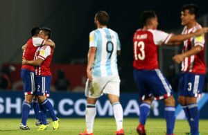 Paraguai surpreende Argentina em Buenos Aires