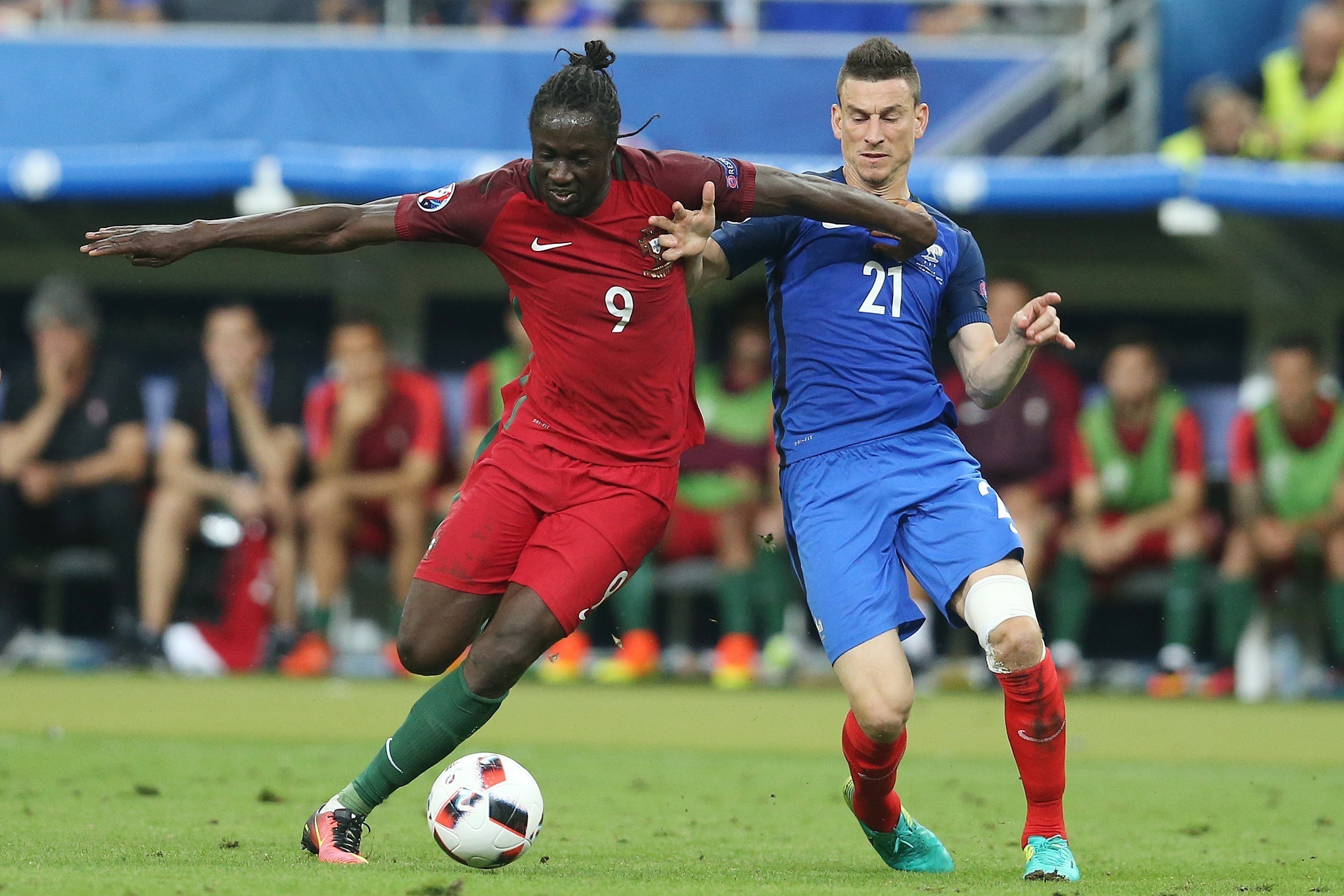 Koscielny explica exatamente porque não travou Éder no lance do golo