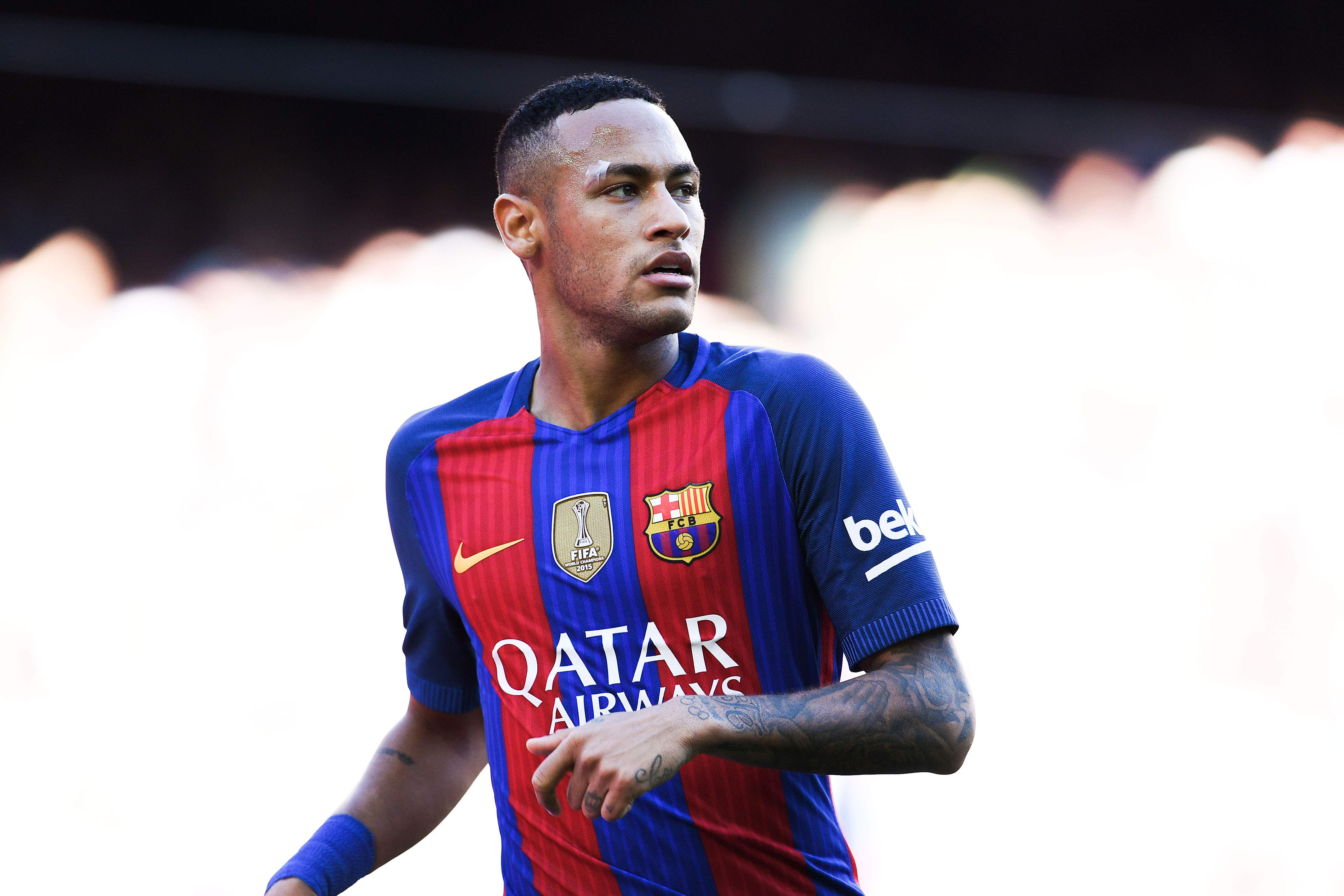 OFICIAL: Neymar renova até 2021