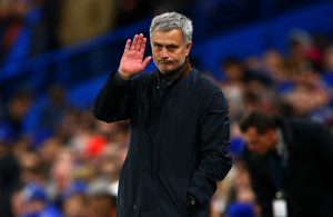 Mourinho deixa Rooney e Mkhitaryan em casa para o embate com o Chelsea